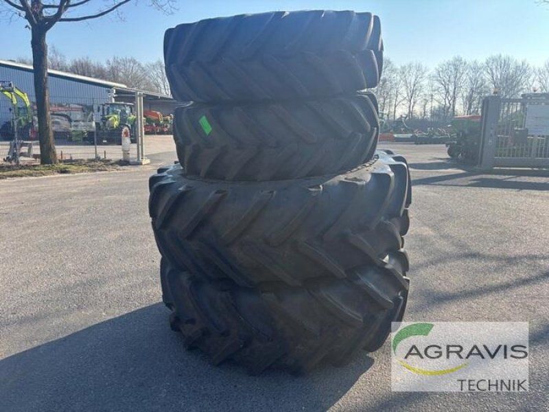 Taurus 520/70 R38 + 420/70 R28 Michelin