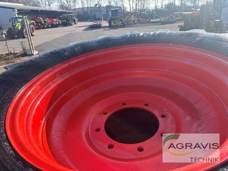 Taurus 520/70 R38 + 420/70 R28 Michelin