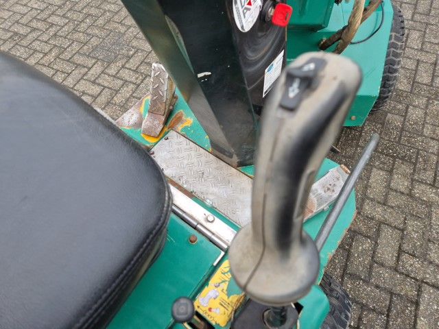 Sherpa 200 minishovel (2015) met aanbouwdelen.