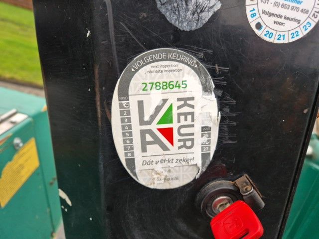 Sherpa 200 minishovel (2015) met aanbouwdelen.