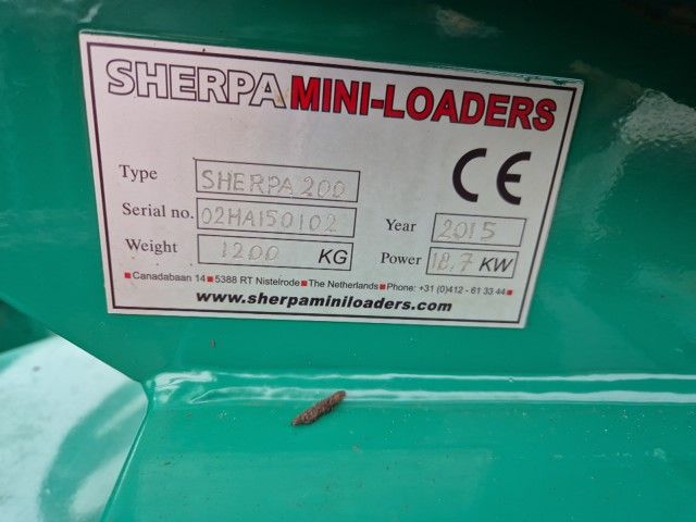 Sherpa 200 minishovel (2015) met aanbouwdelen.