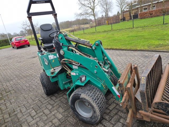 Sherpa 200 minishovel (2015) met aanbouwdelen.