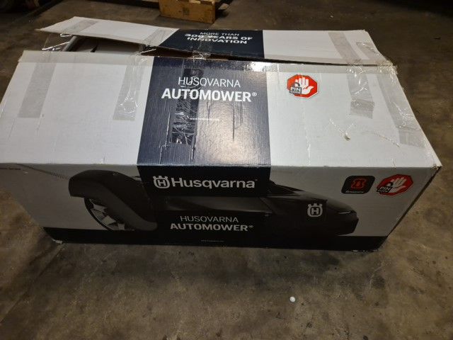 Husqvarna 450X robotmaaier nieuw overjarig. AANBIEDING.