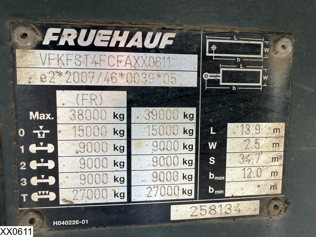 Fruehauf Tautliner Lift axle