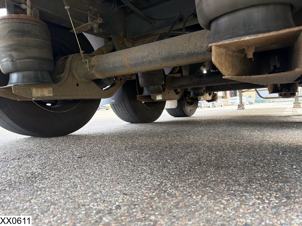 Fruehauf Tautliner Lift axle