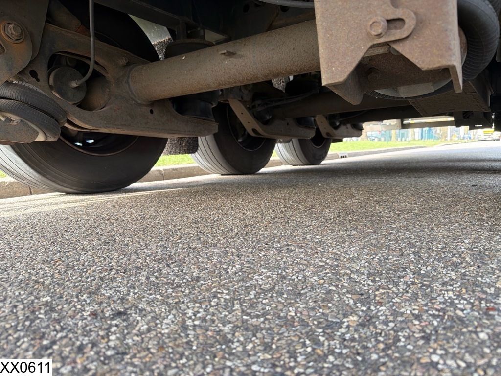 Fruehauf Tautliner Lift axle