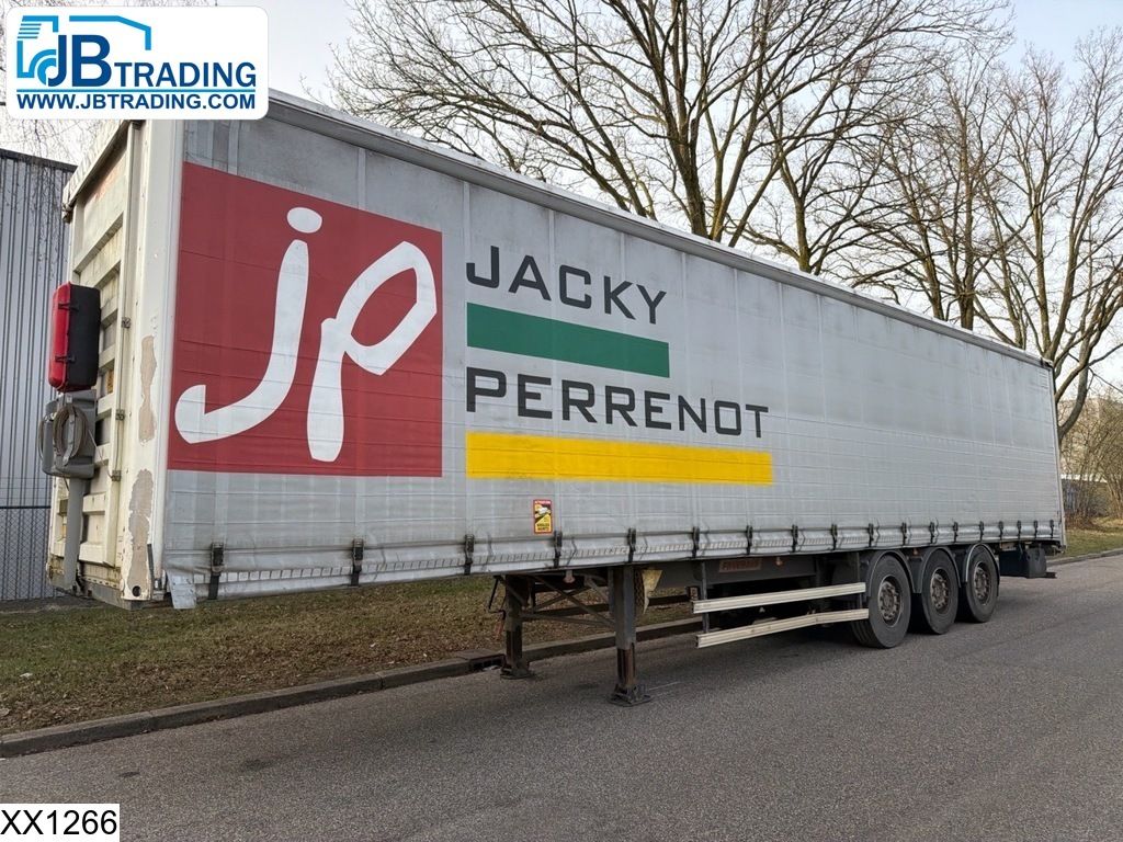 Fruehauf Tautliner Lift axle