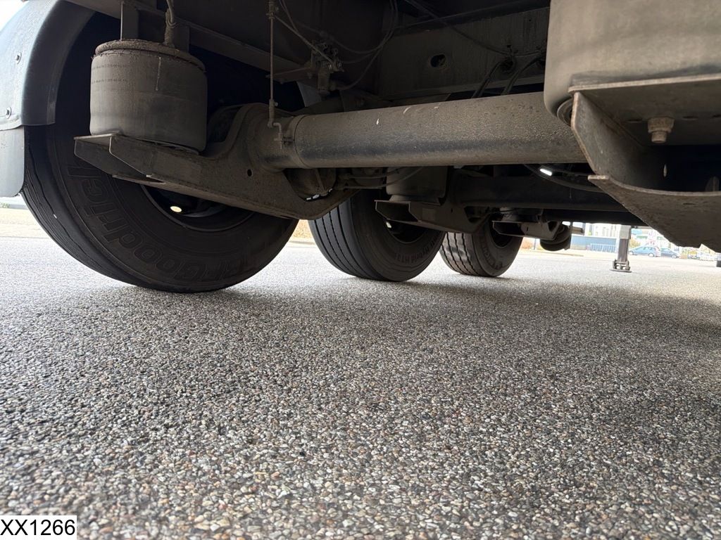 Fruehauf Tautliner Lift axle