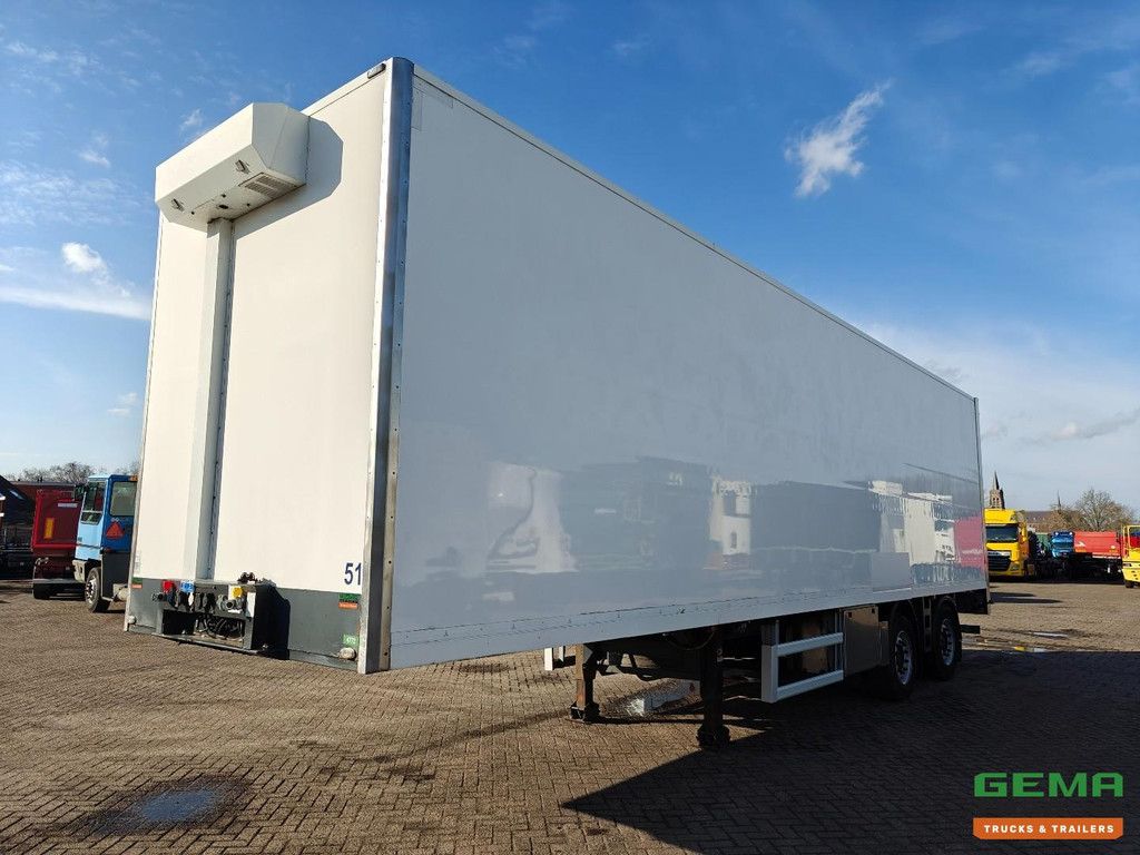 Renders ROC 12.18 2-axle SAF - CITY 11.3m insulated box - steering axle - disc brakes - 2000kg tail lift - 05/2026 MOT