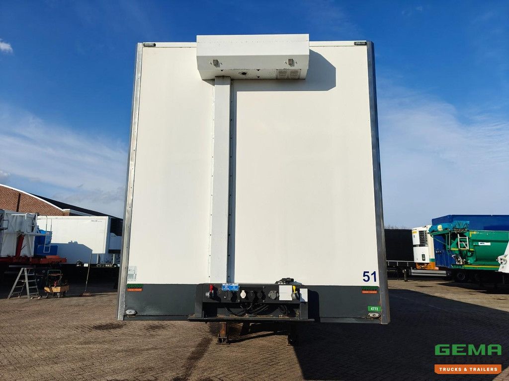 Renders ROC 12.18 2-axle SAF - CITY 11.3m insulated box - steering axle - disc brakes - 2000kg tail lift - 05/2026 MOT