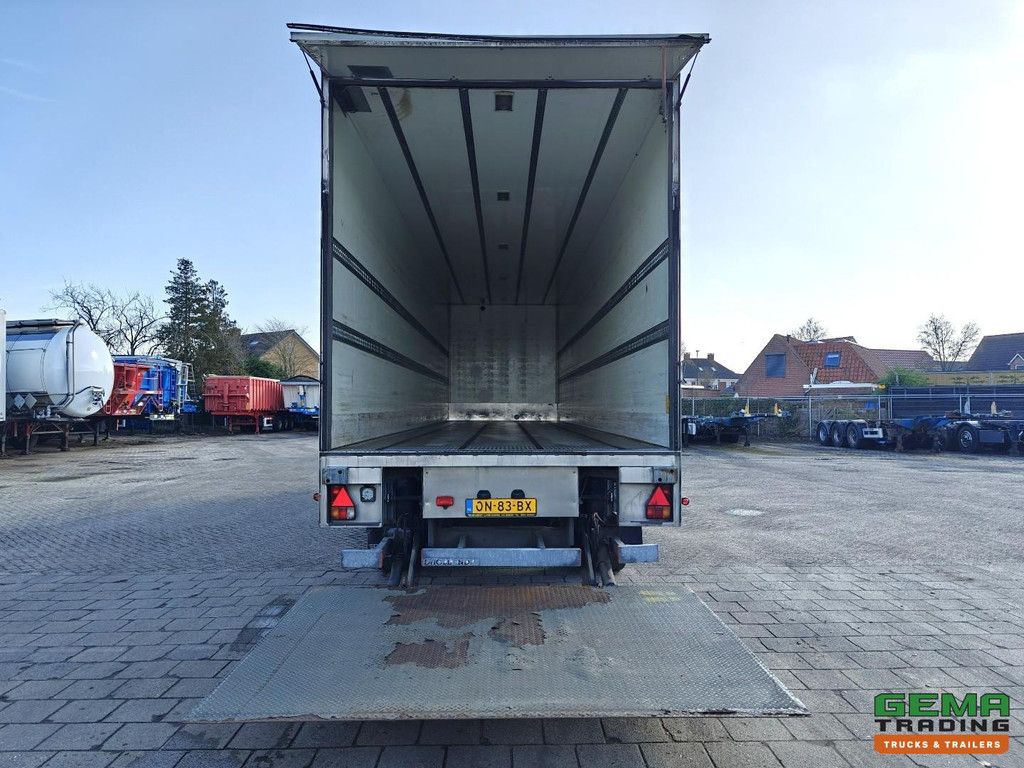 Renders ROC 12.18 2-axle SAF - CITY 11.3m insulated box - steering axle - disc brakes - 2000kg tail lift - 05/2026 MOT