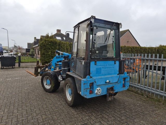 Ahlmann AL7 met palletvorken en kuilhapper.