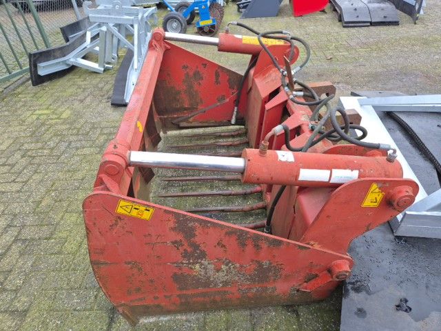 Ahlmann AL7 met palletvorken en kuilhapper.