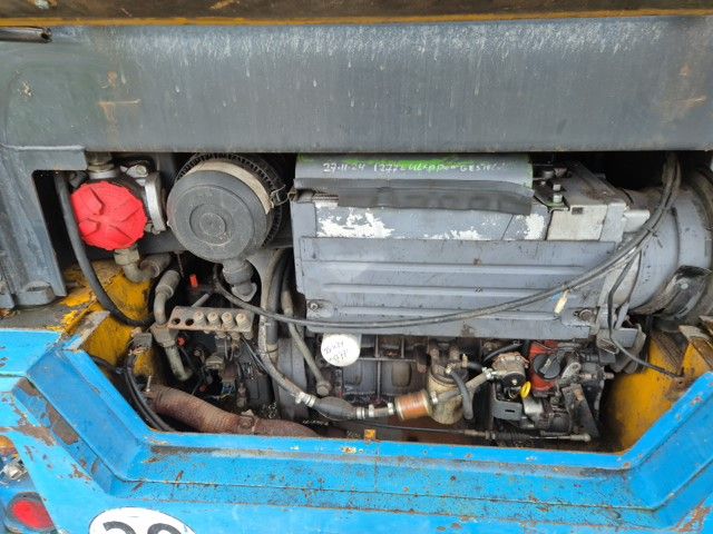 Ahlmann AL7 met palletvorken en kuilhapper.