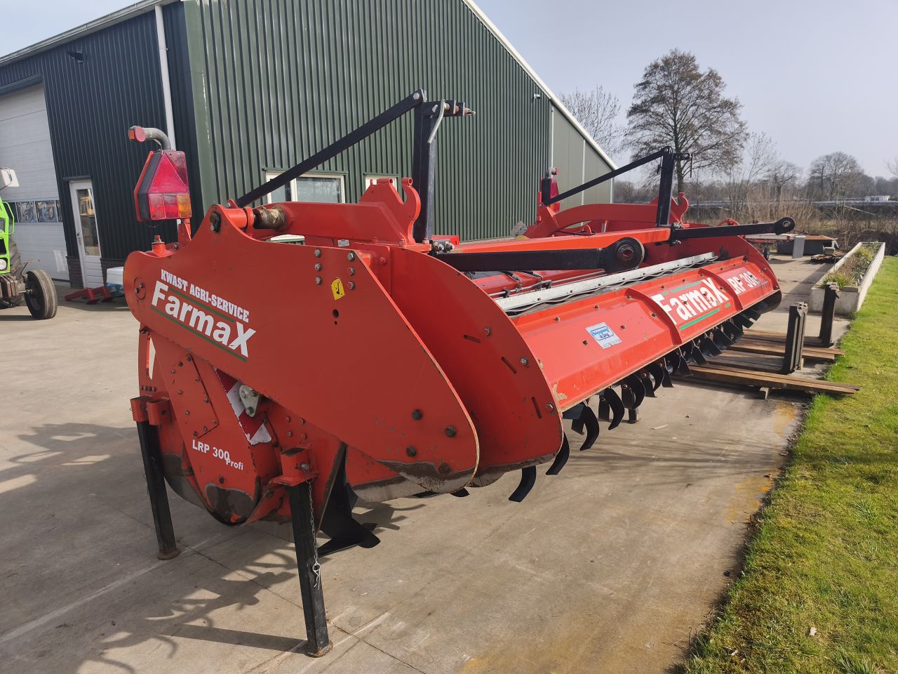 Farmax LRP 300 Profi spitmachine klei uitvoering.