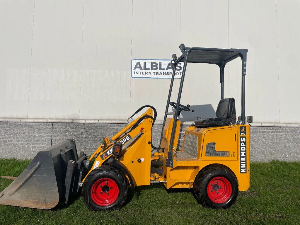 Knikmops 100 met bak en lepels wegverlichting 2022 slechts 273 uur