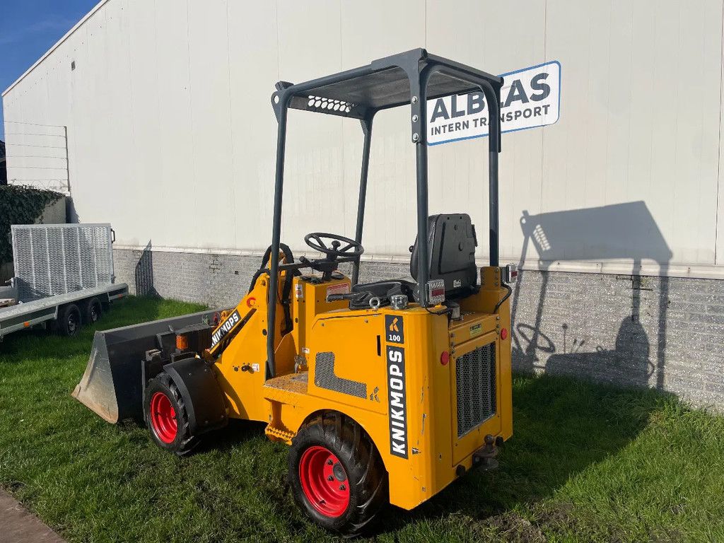 Knikmops 100 met bak en lepels wegverlichting 2022 slechts 273 uur