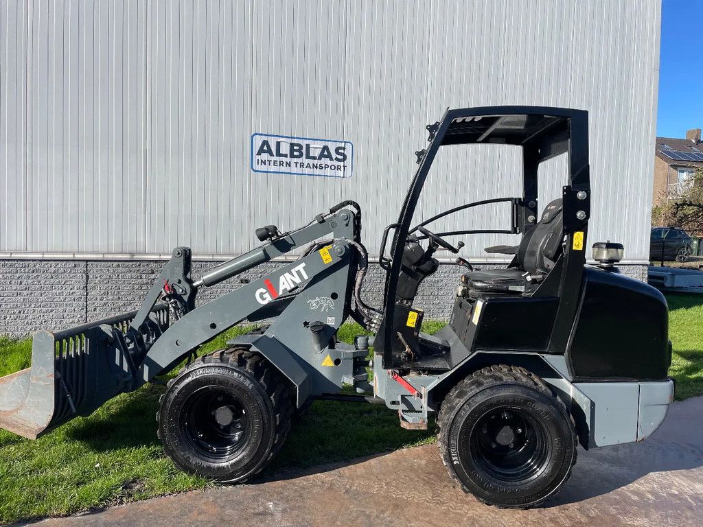 Giant V452T shovel met kenteken 45pk!