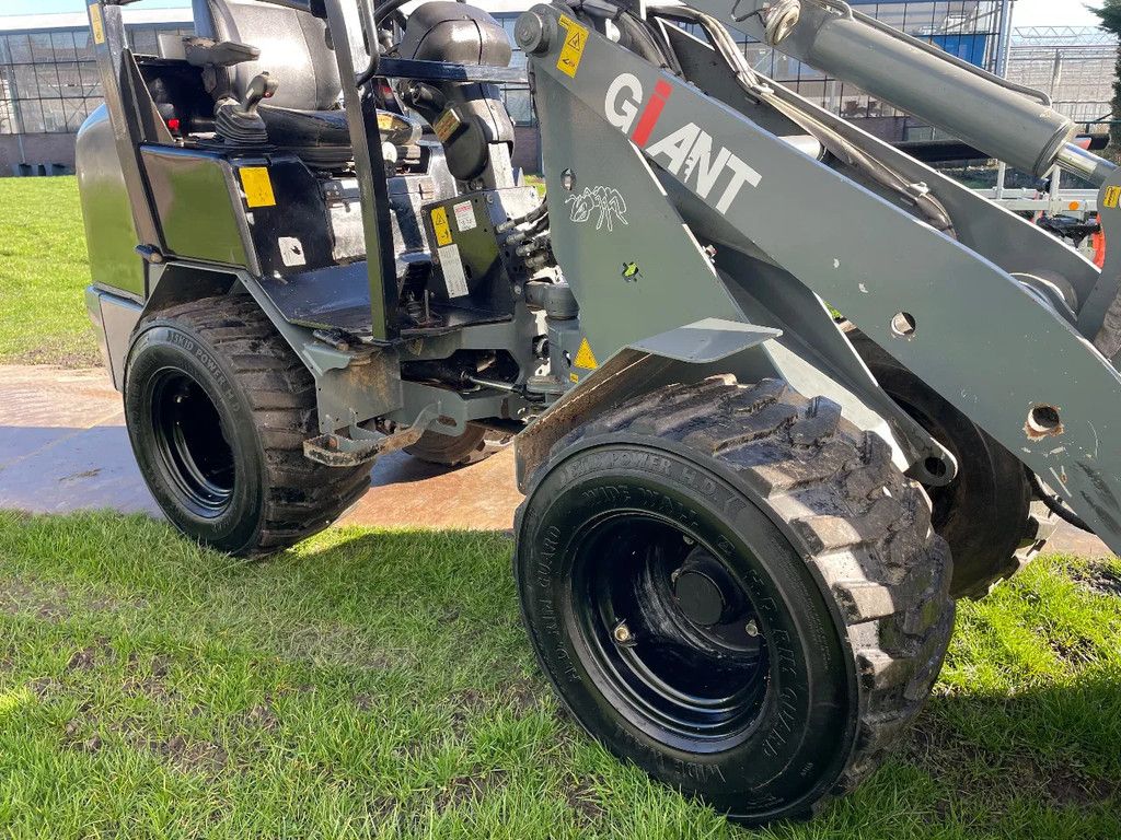 Giant V452T shovel met kenteken 45pk!