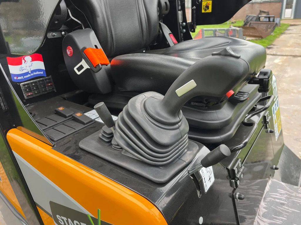 Giant G2300 kniklader met hoge giek ! NIEUW!