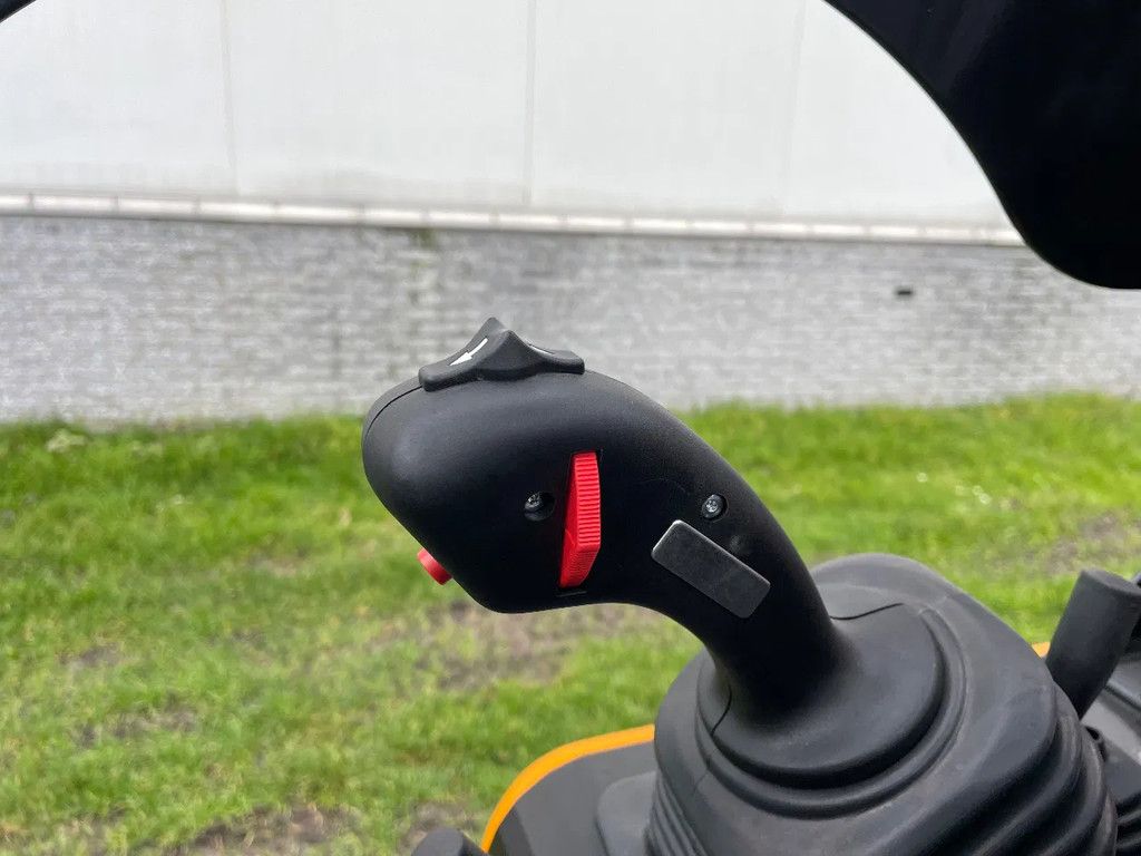 Giant G2300 kniklader met hoge giek ! NIEUW!