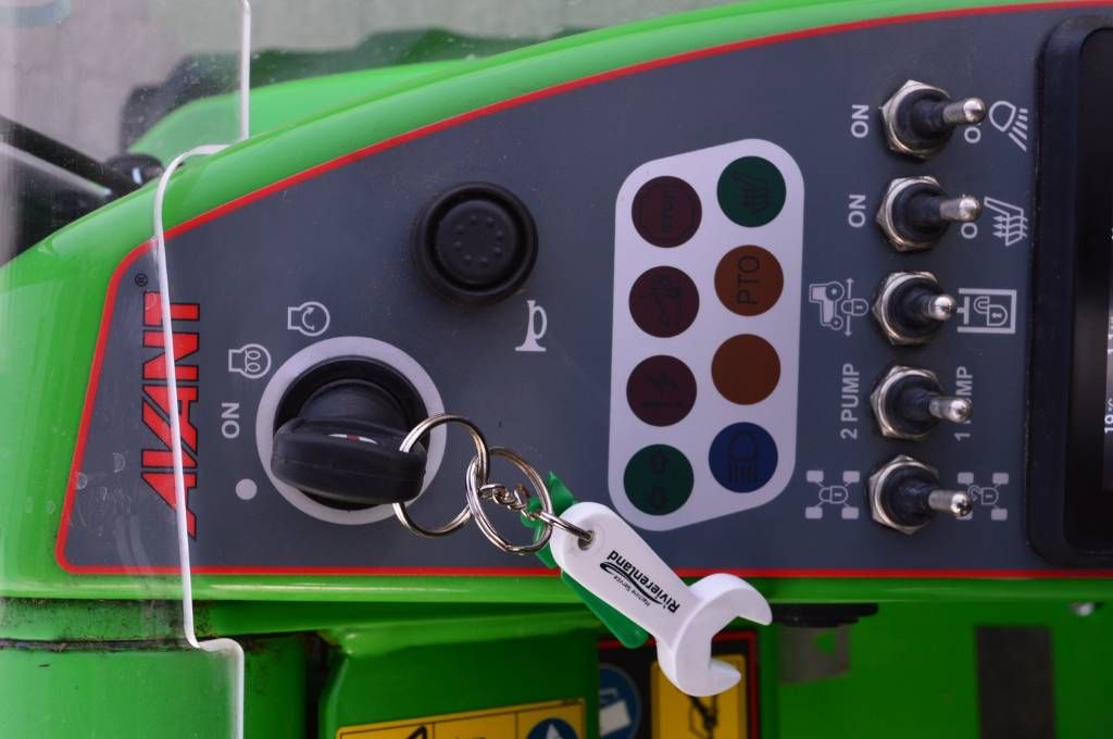 Avant 760i TDS Kniklader/Shovel