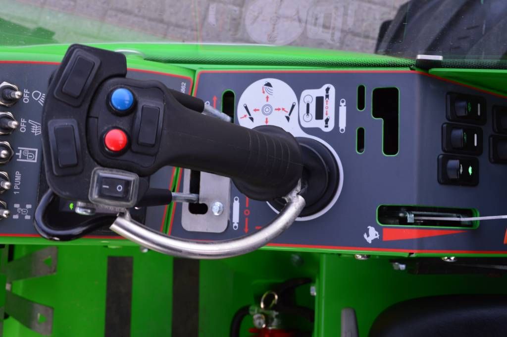 Avant 760i TDS Kniklader/Shovel