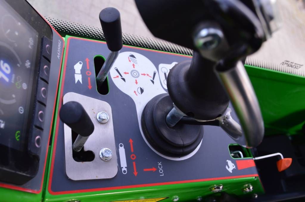 Avant 760i TDS Kniklader/Shovel