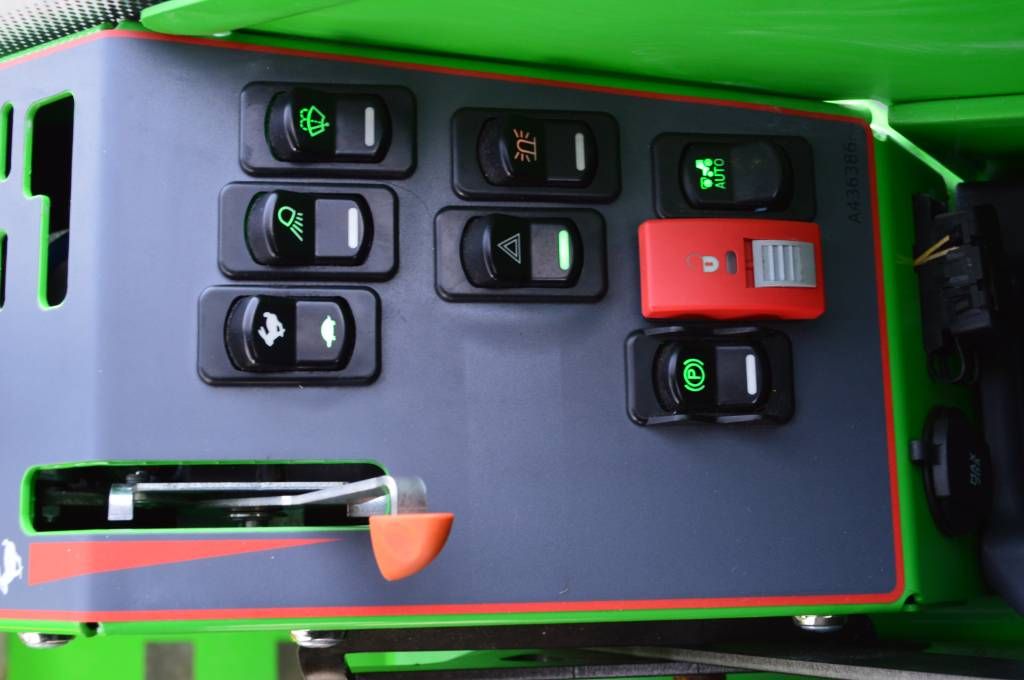 Avant 760i TDS Kniklader/Shovel