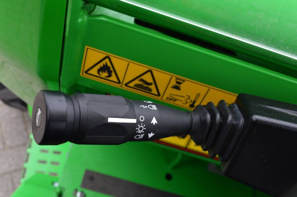 Avant 760i TDS Kniklader/Shovel