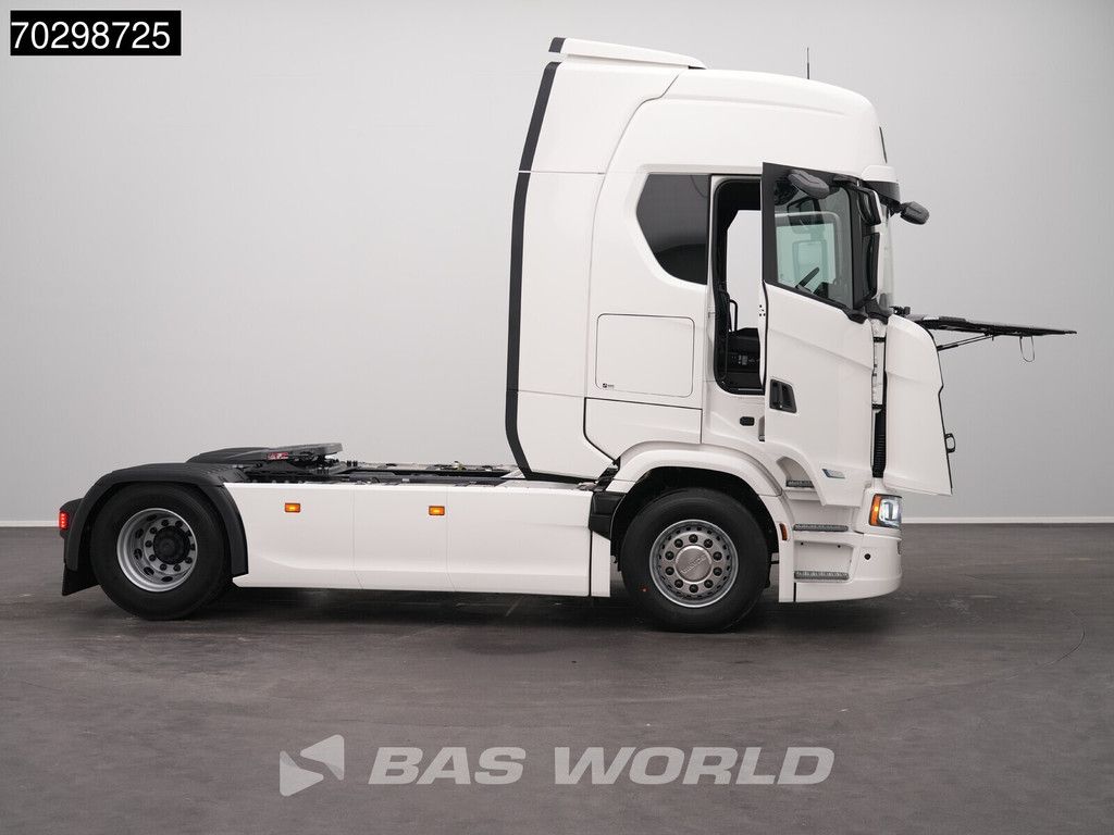 Scania S560 4X2 NEW! Retarder Full-Air 2xTanks Leder Standklima Navi ACC LED