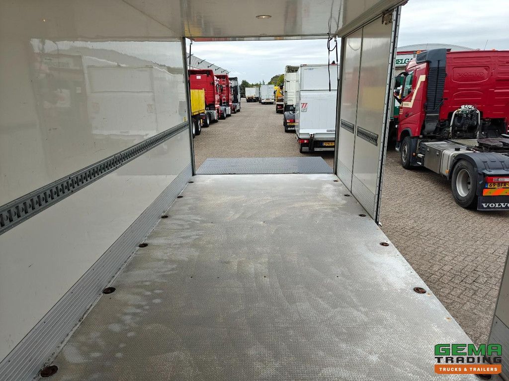 Volvo FL240 4x2 Daycab Euro 5 - 6 cylinder - Closed Body 6.5 m + Tail Lift 1500 kg - 129,000 km Original - Side Doors