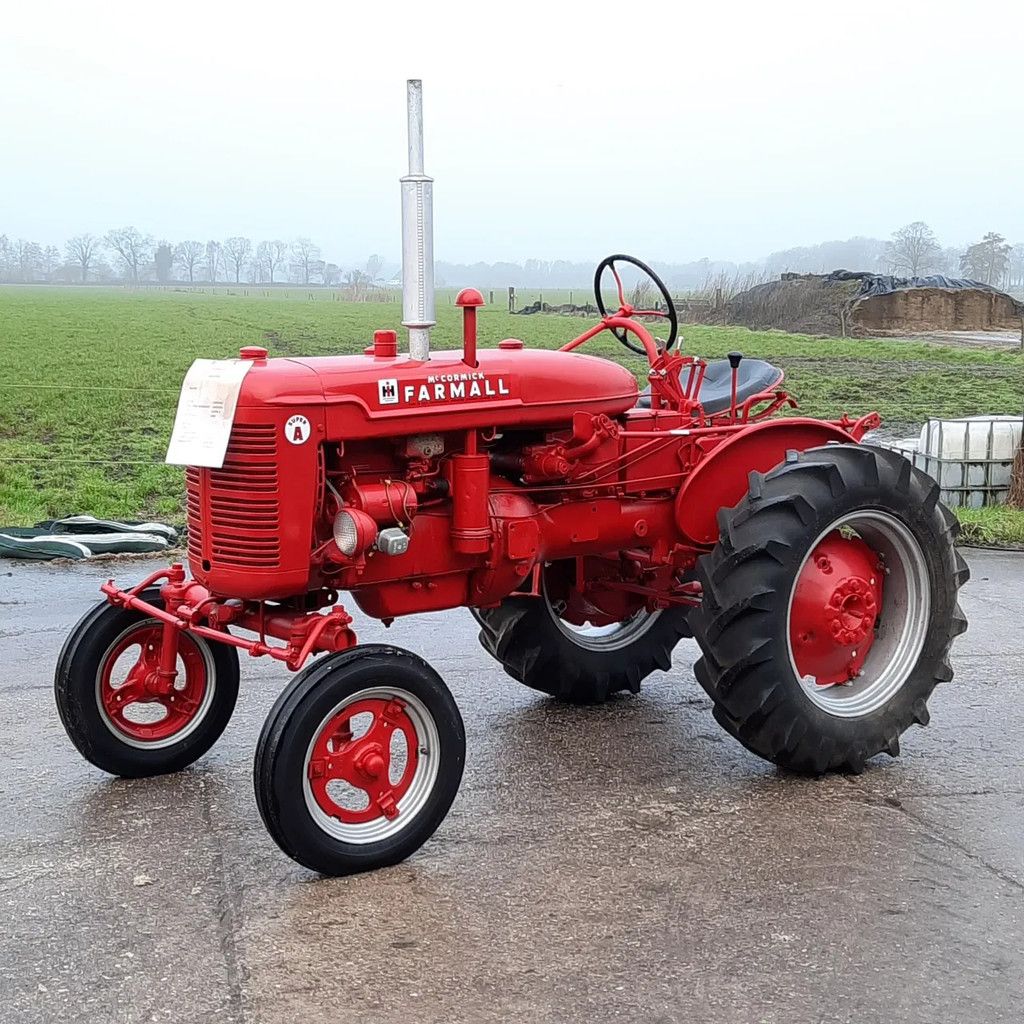 Farmall Oldtimer tractor Farmall Mc Cormick Super A