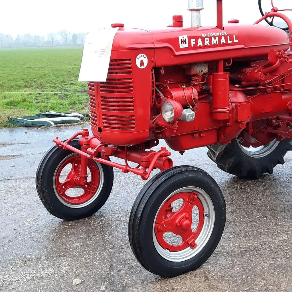 Farmall Oldtimer tractor Farmall Mc Cormick Super A