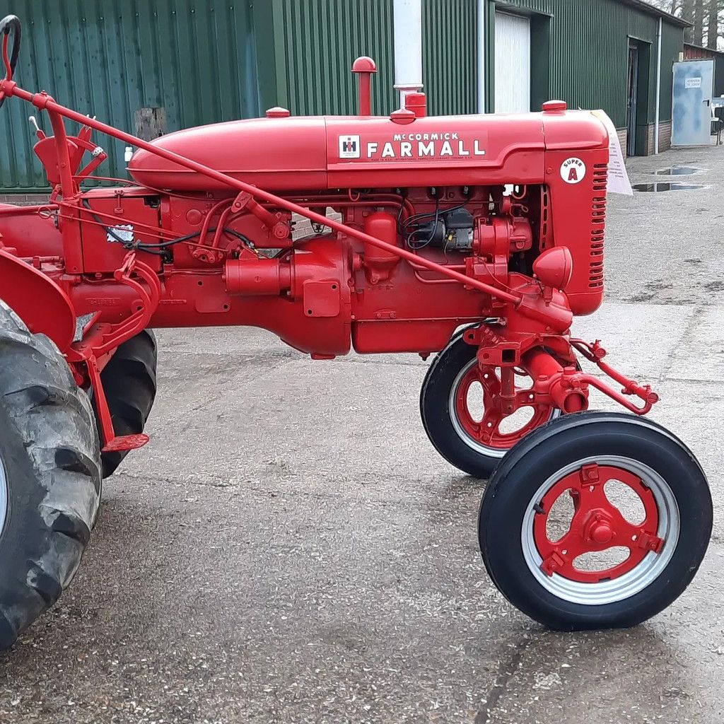 Farmall Oldtimer tractor Farmall Mc Cormick Super A