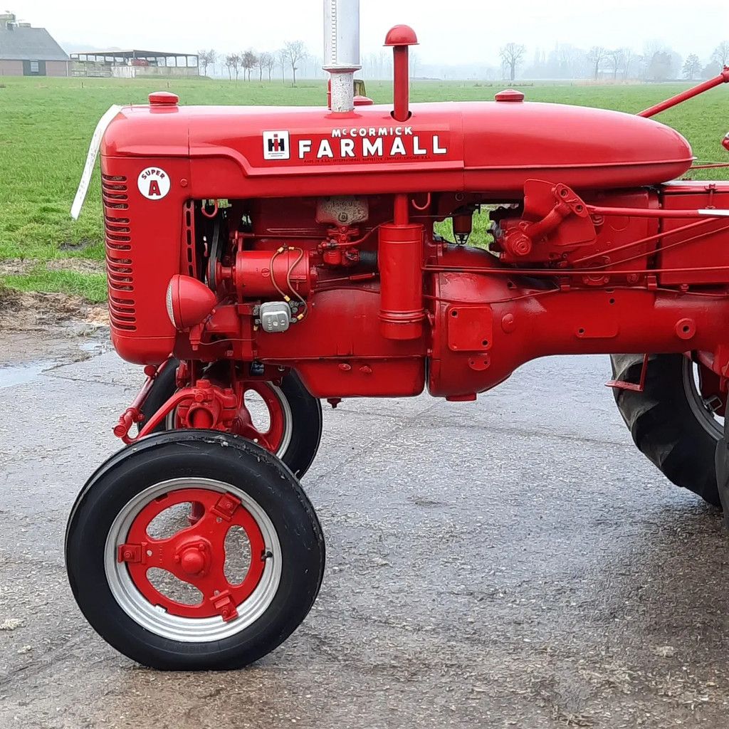 Farmall Oldtimer tractor Farmall Mc Cormick Super A