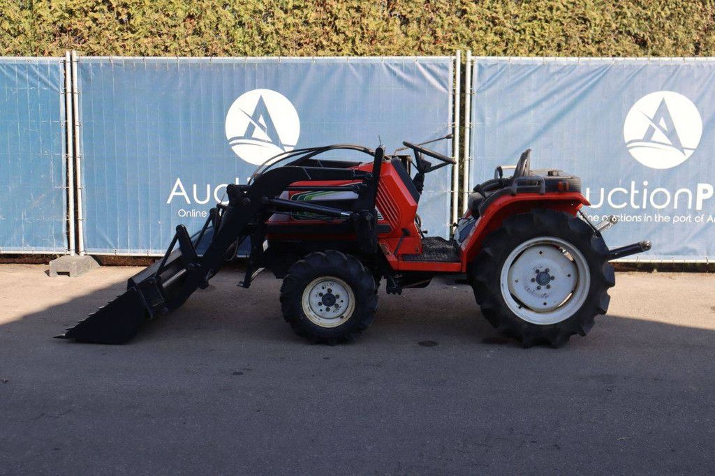 Hinomoto CX18 Diesel-Kleintraktor mit Frontlader