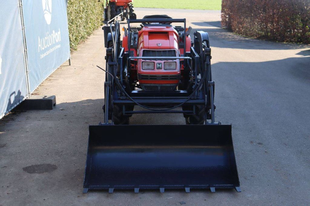 Hinomoto CX18 Diesel-Kleintraktor mit Frontlader