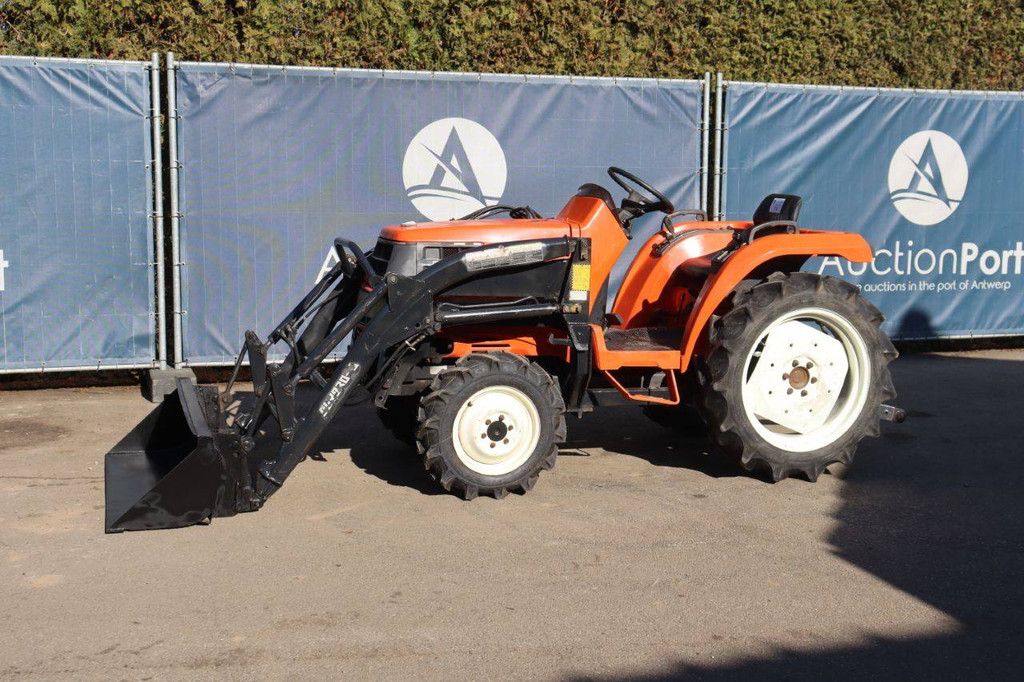 Kubota GT Diesel-Kleintraktor mit Frontlader
