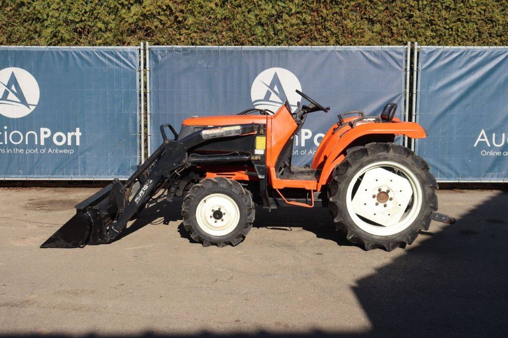 Kubota GT Diesel-Kleintraktor mit Frontlader