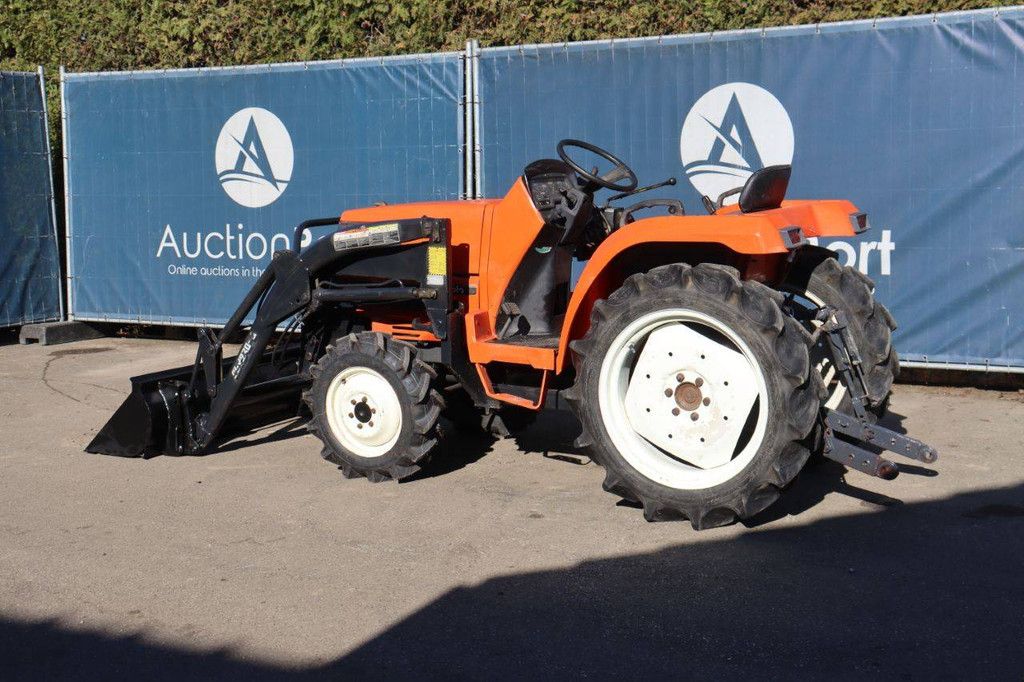 Kubota GT Diesel-Kleintraktor mit Frontlader