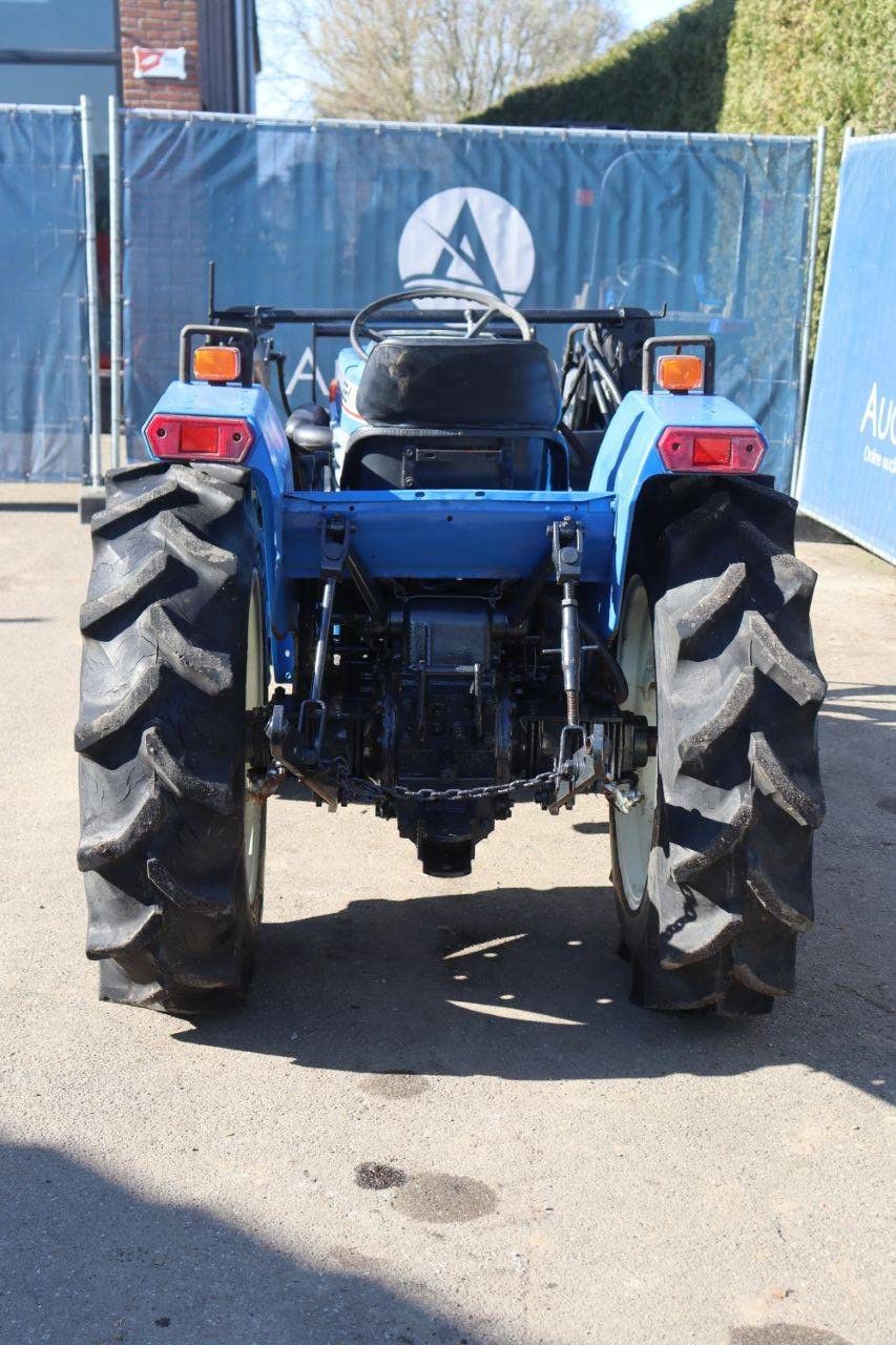 Iseki TL2800F Diesel-Kleintraktor mit Frontlader