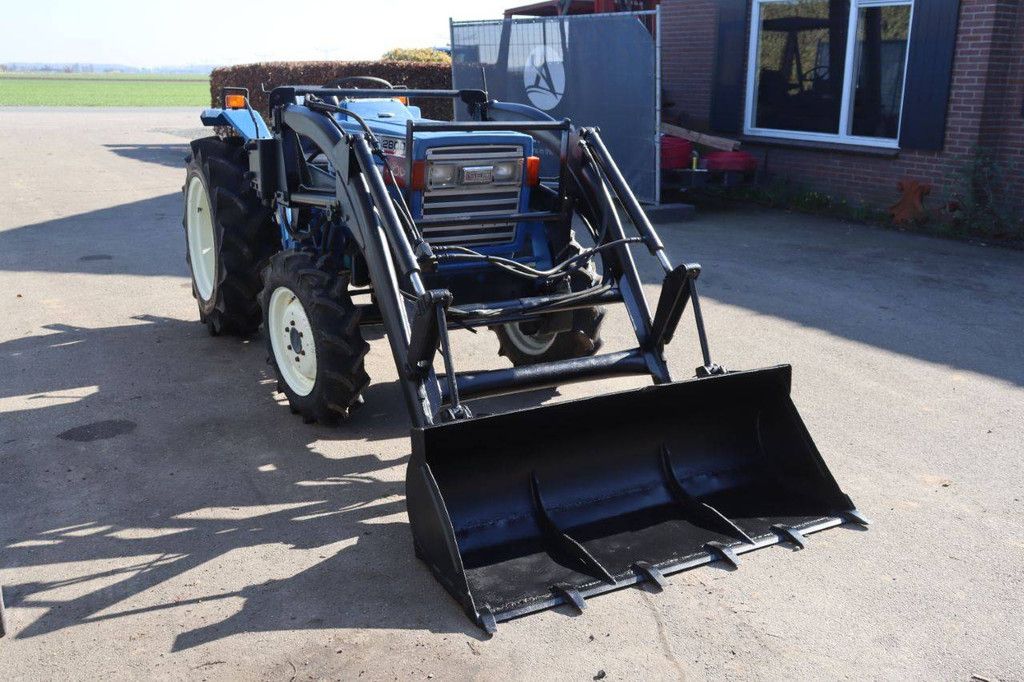 Iseki TL2800F Diesel-Kleintraktor mit Frontlader