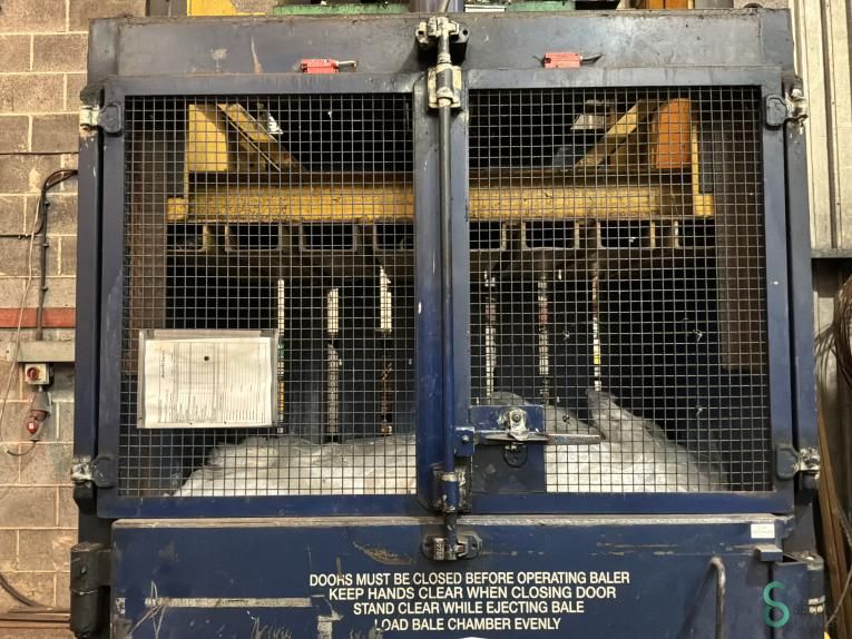 Ballenpressen Kenbay 2005