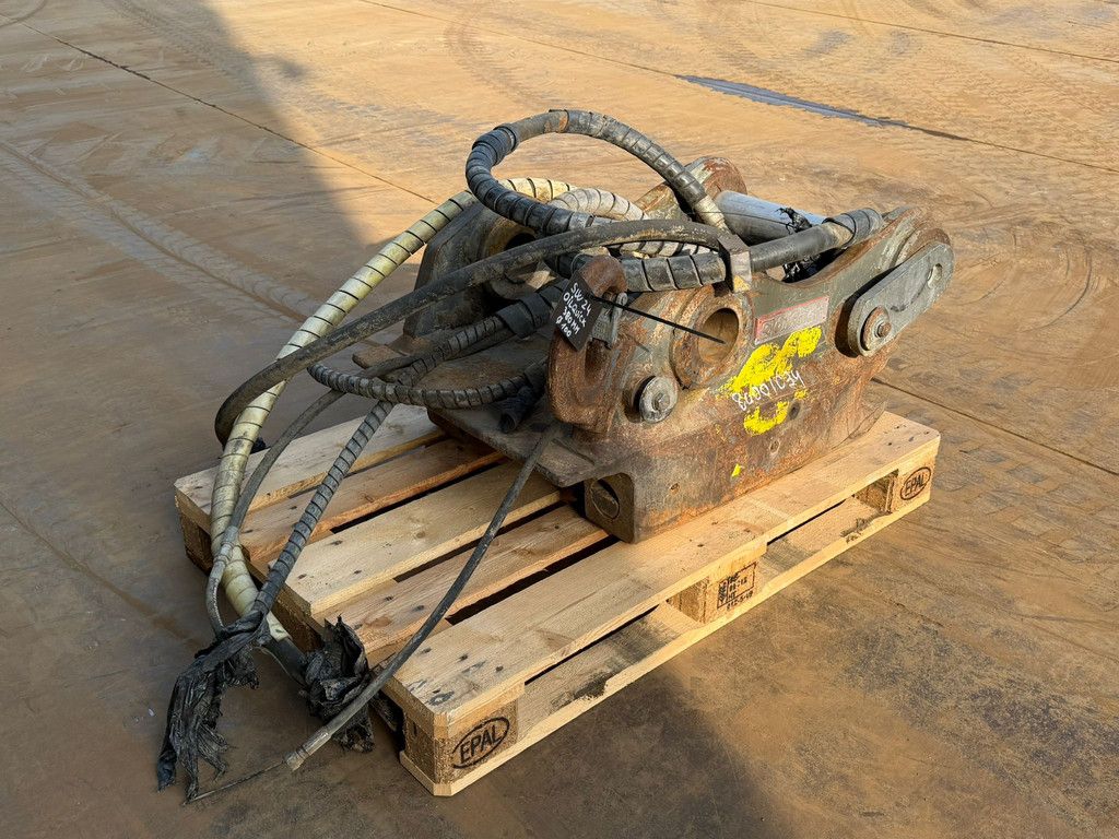 OilQuick OQ80 Quick coupler