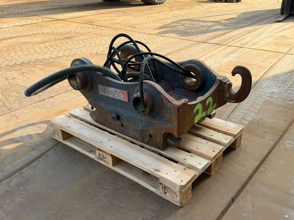 OilQuick OQ80 Quick coupler