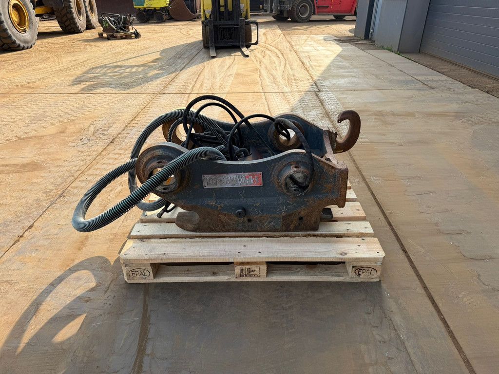 OilQuick OQ80 Quick coupler