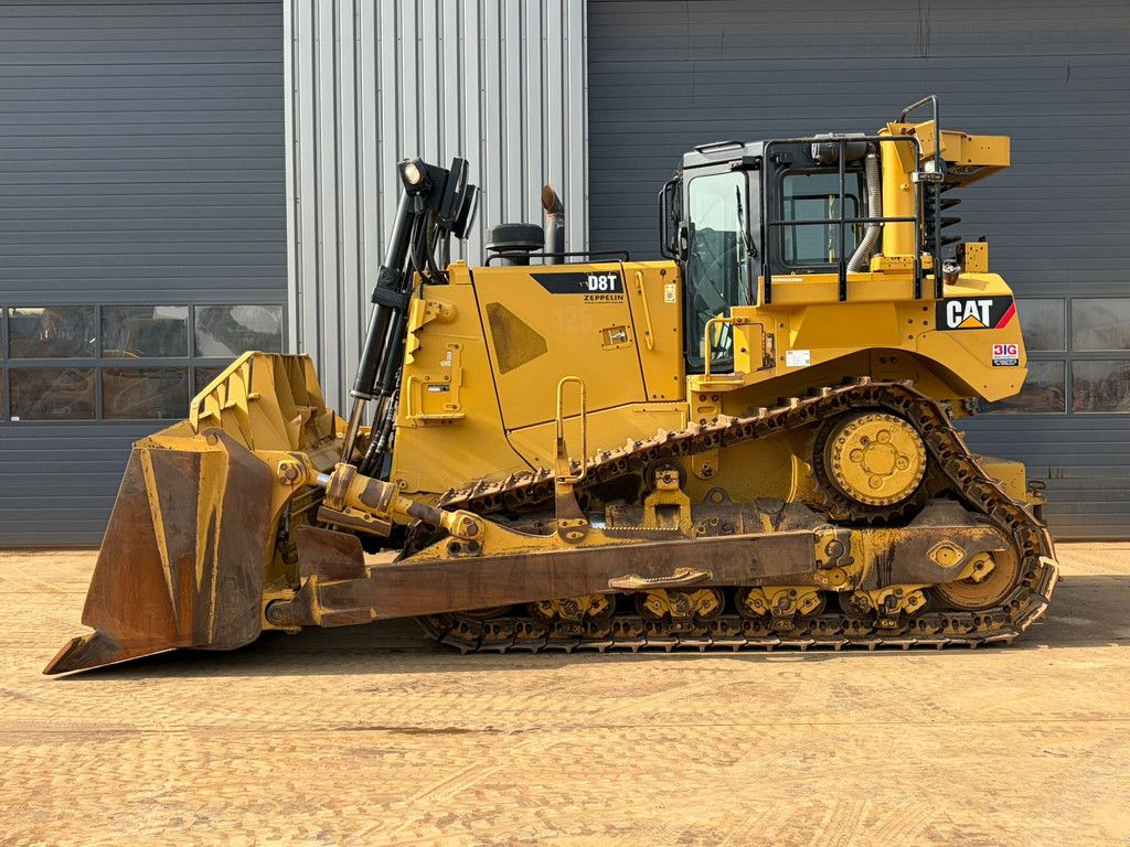 Caterpillar D8T