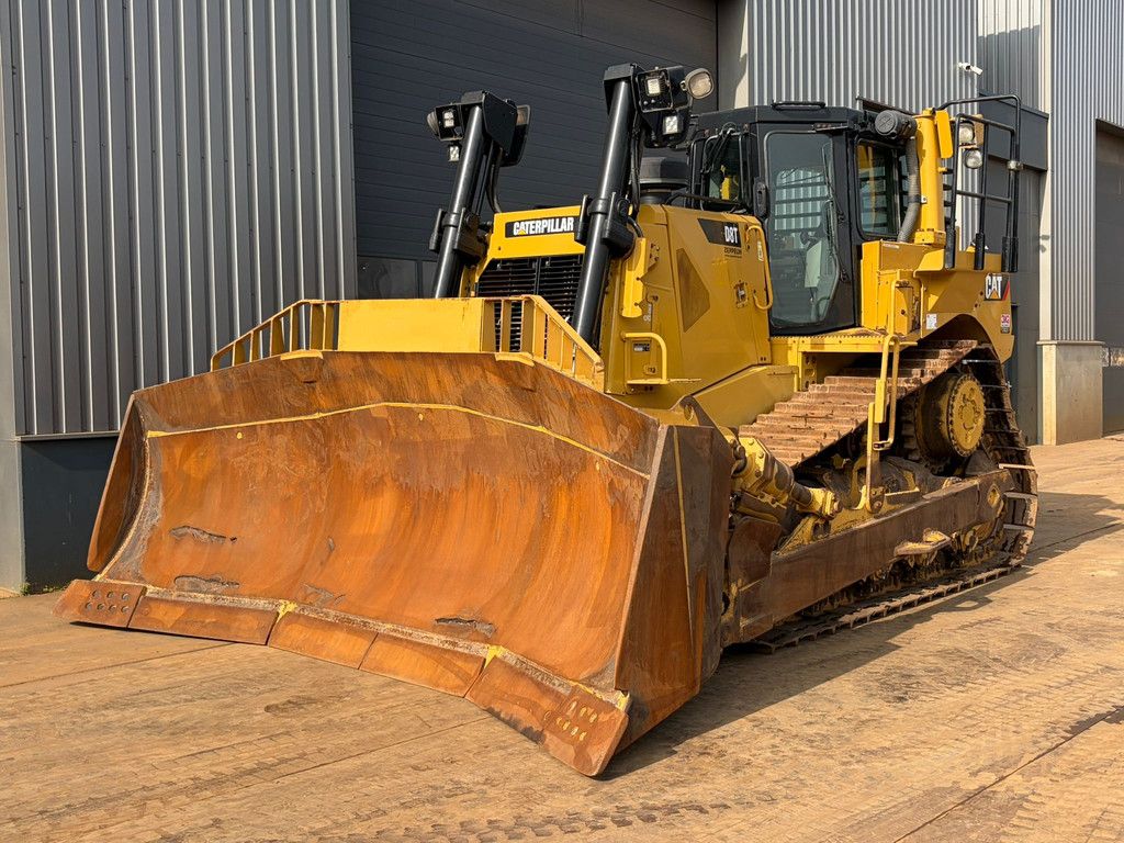 Caterpillar D8T