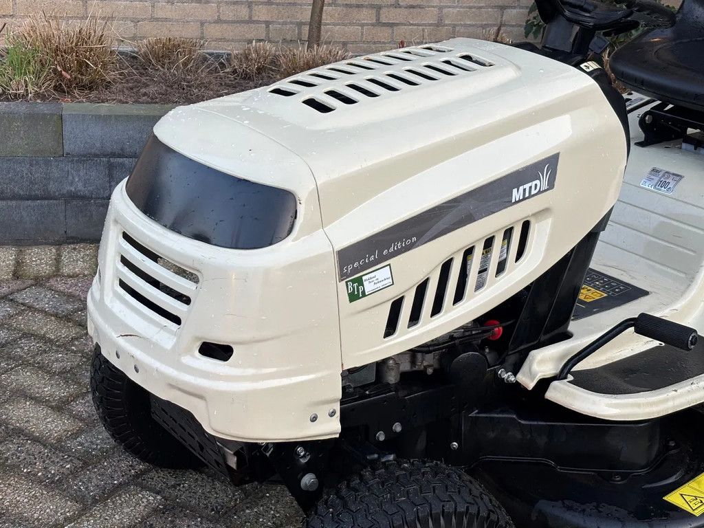 MTD Gebruikte zitmaaier 96cm special White edition
